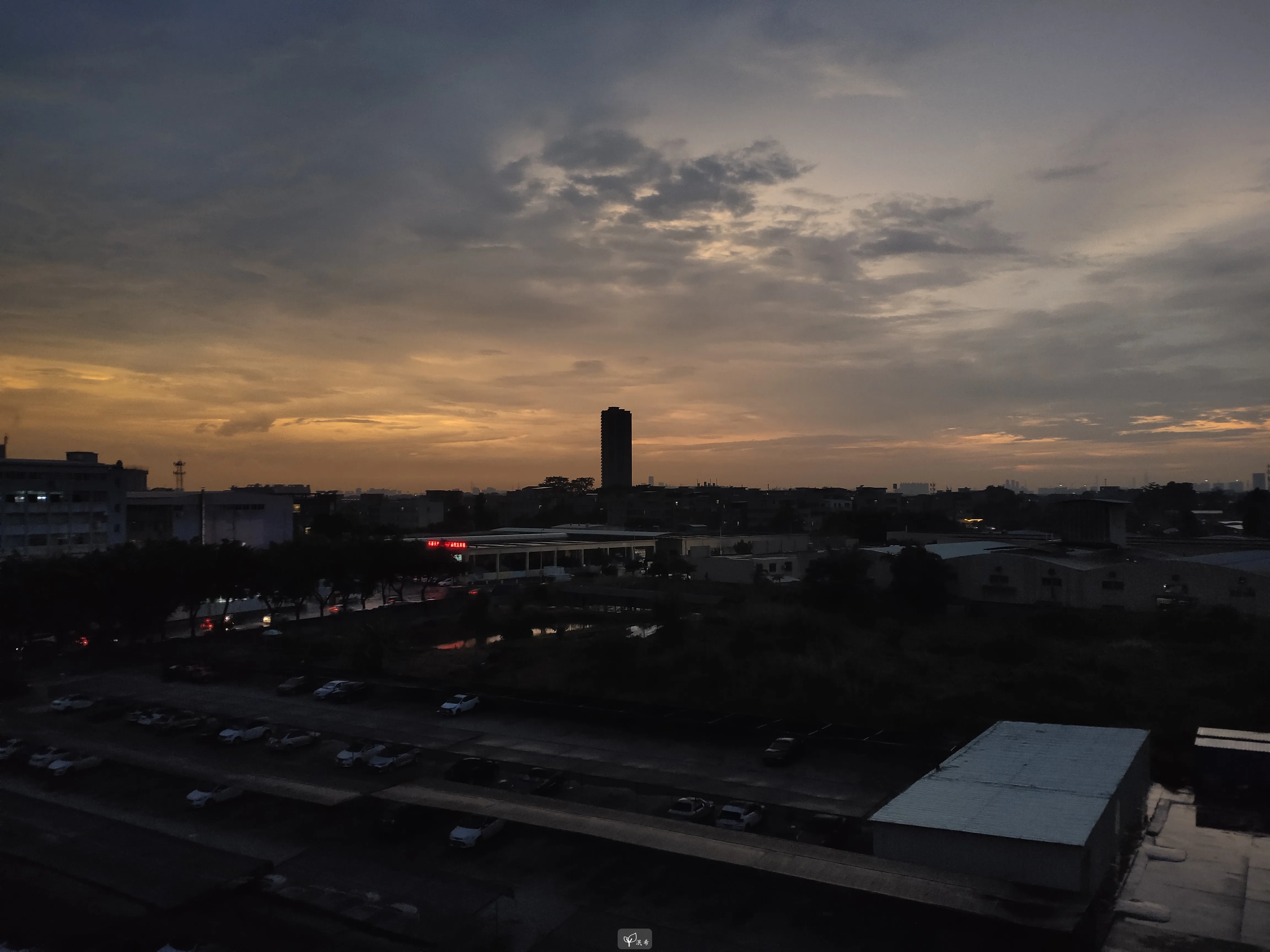 Aperture: 1.8, Shutter: 1/100s, ISO-464