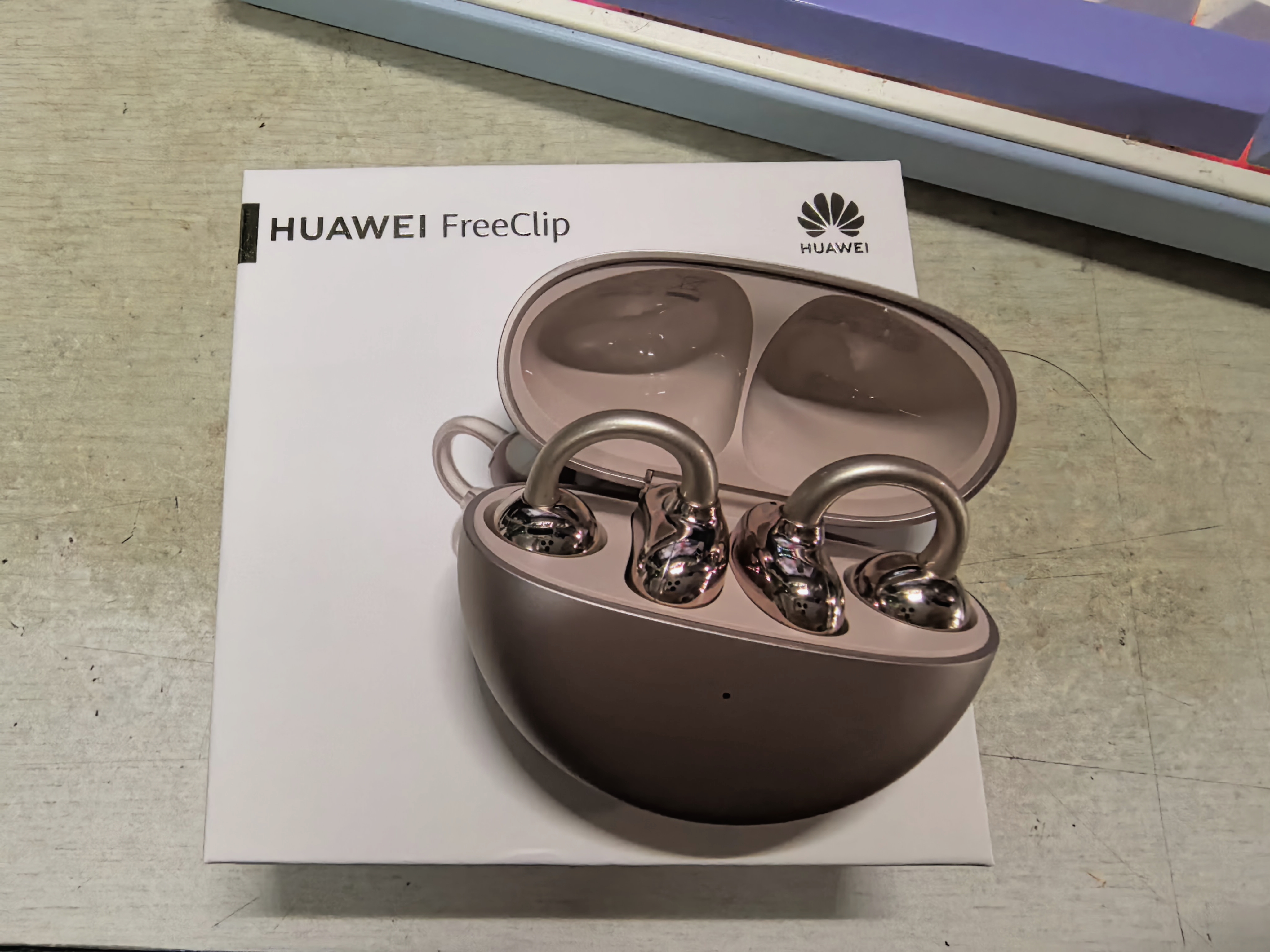 Huawei FreeClip earbuds